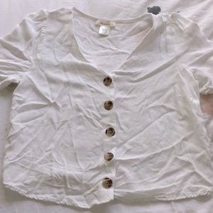 Loose crop shirt
